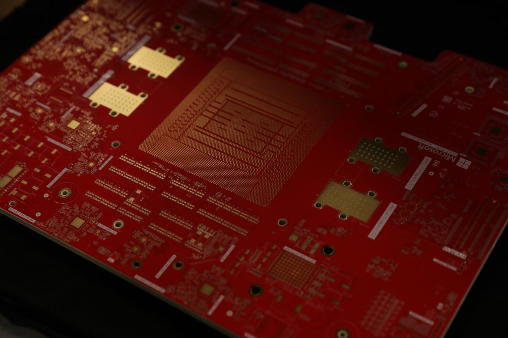 Chip AI Maia 300: Microsoft tăng sức cạnh tranh với Nvidia trong cuộc đua hạ tầng trí tuệ nhân tạo 3 Chip AI Maia 300: Microsoft tăng sức cạnh tranh với Nvidia