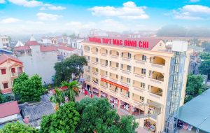 Trường THPT Mạc Đĩnh Chi tại Hà Nội, nơi xảy ra vụ nam sinh hành hung cô giáo ngày 19/10/2026
